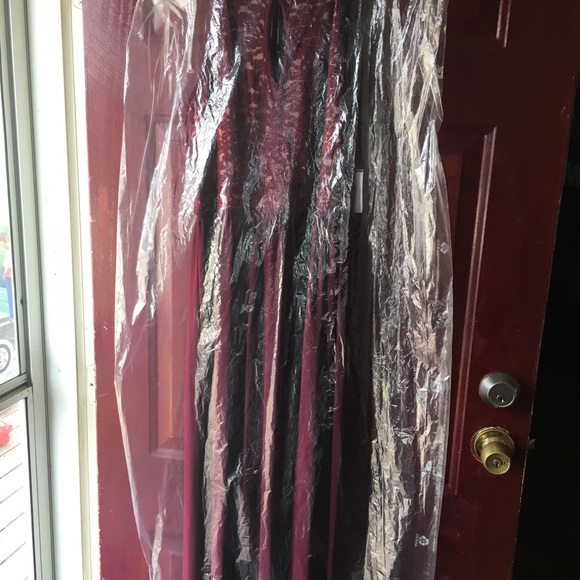 Merlot colored prom dress - Picture 4 of 4